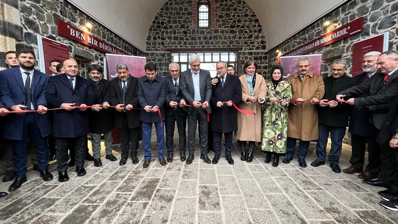 Diyarbakır’da açıldı: Tam edebiyat tutkunlarına göre