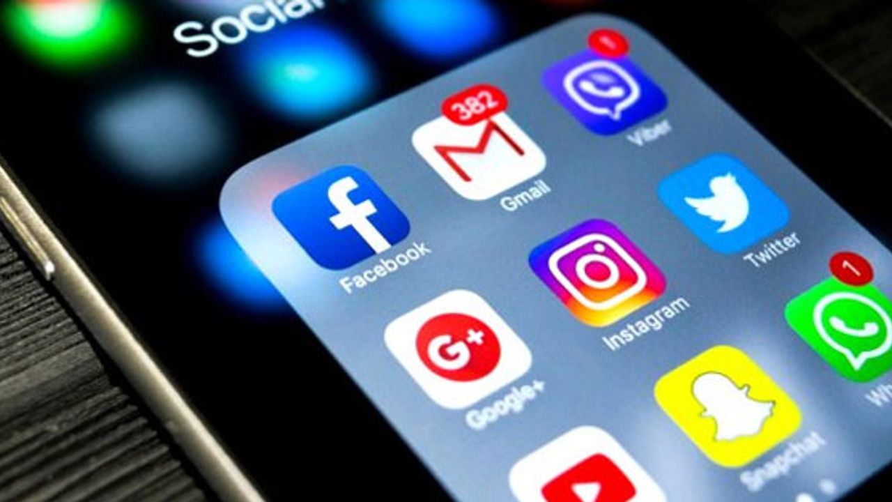 Sosyal Medyanın Olumsuz Yan Etkileri: Uzmandan Uyarılar