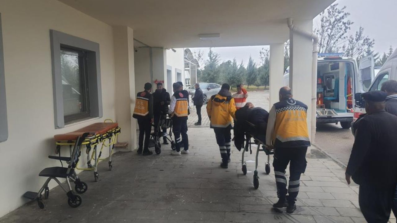 Adıyaman-Gaziantep karayolunda iki otomobil çarpıştı! 4 yaralı