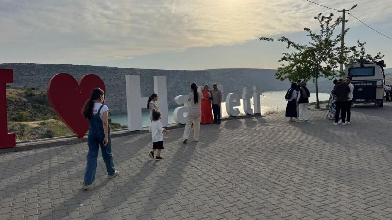 Tatili fırsat bilenler Halfeti'ye akın etti