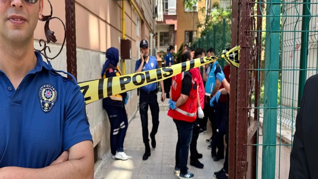 Bayram Temizliği Yaparken Camdan Düşen Kadın Yaşamını Yitirdi