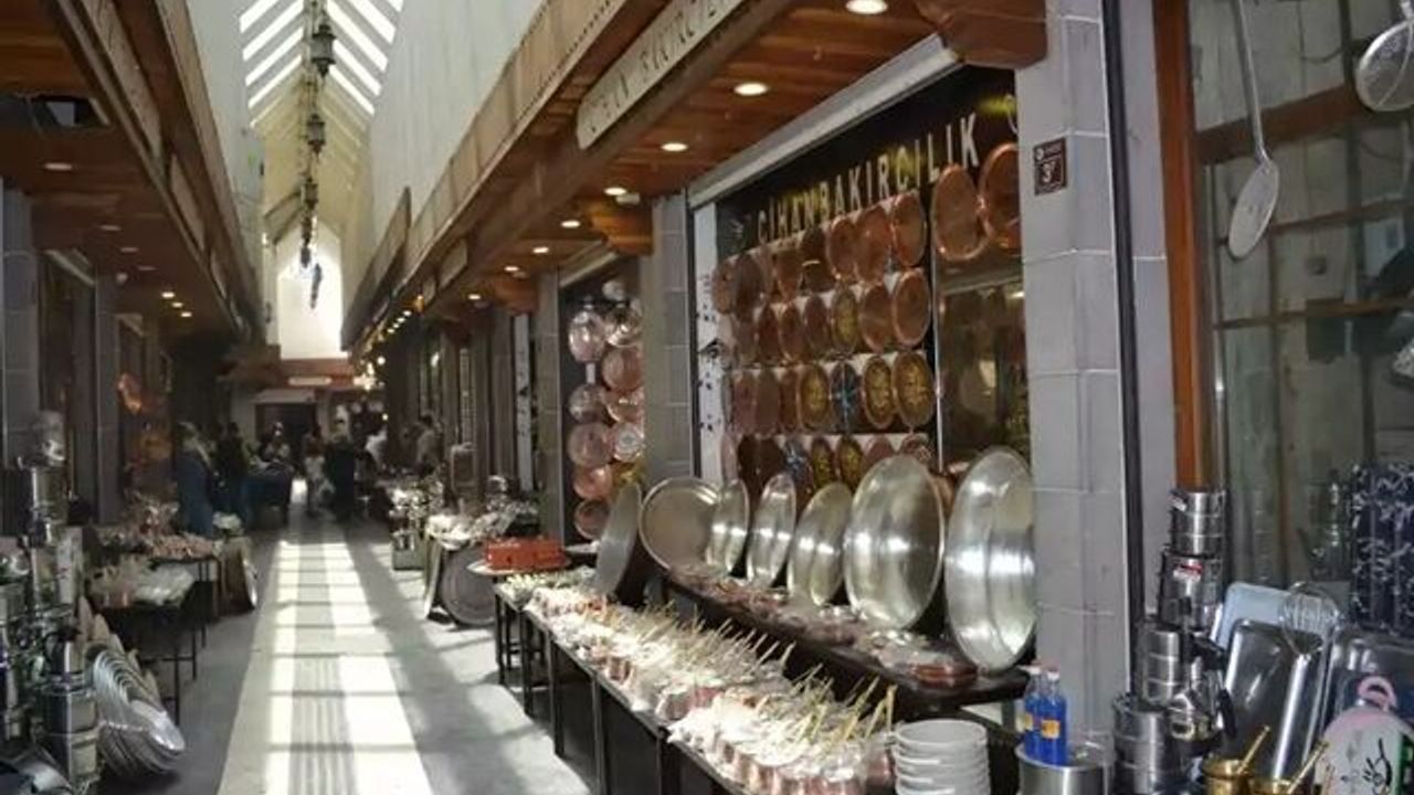 Tarihin Kalbi Sur’da Bayram Yoğunluğu: Tarihi Mekanlar Dolup Taştı