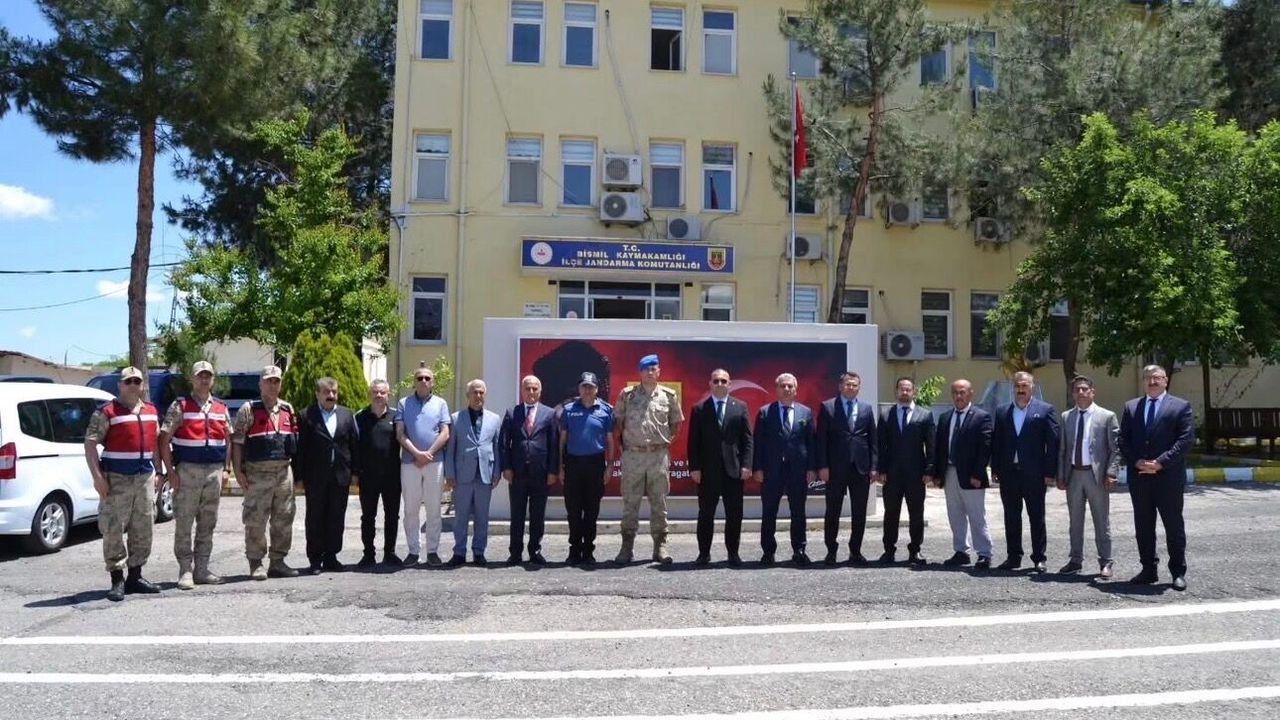 Bismil’de Bayramlaşma Programı: Kaymakam Hasar Vatandaşlar, Güvenlik Güçleri ve Şehit Ailesiyle Bir Araya Geldi