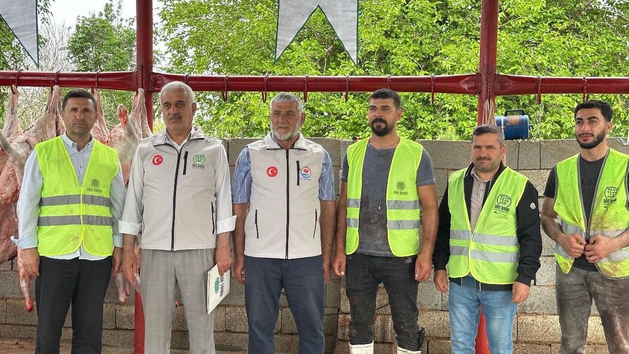 Umut Kervanı Bismil’de Kurban Bereketini İhtiyaç Sahiplerine Ulaştırdı