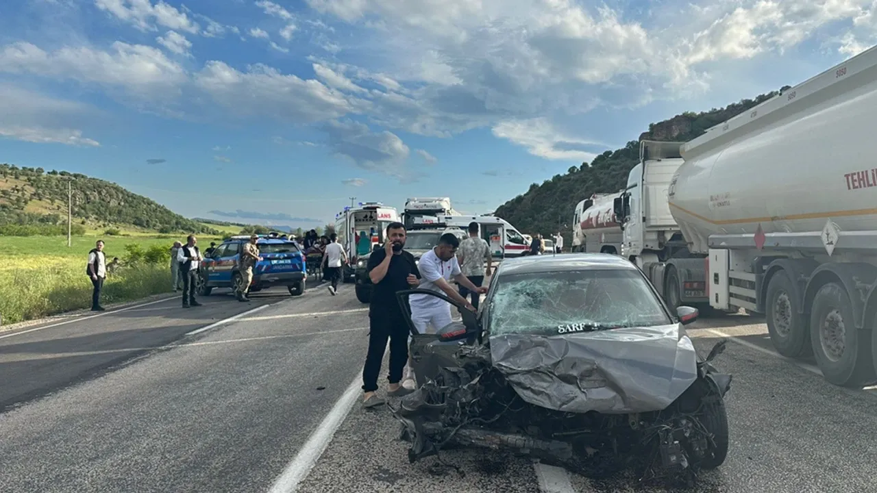Feci Trafik Kazası: Aynı Aileden 3 Kişi Öldü, 4 Kişi Yaralandı
