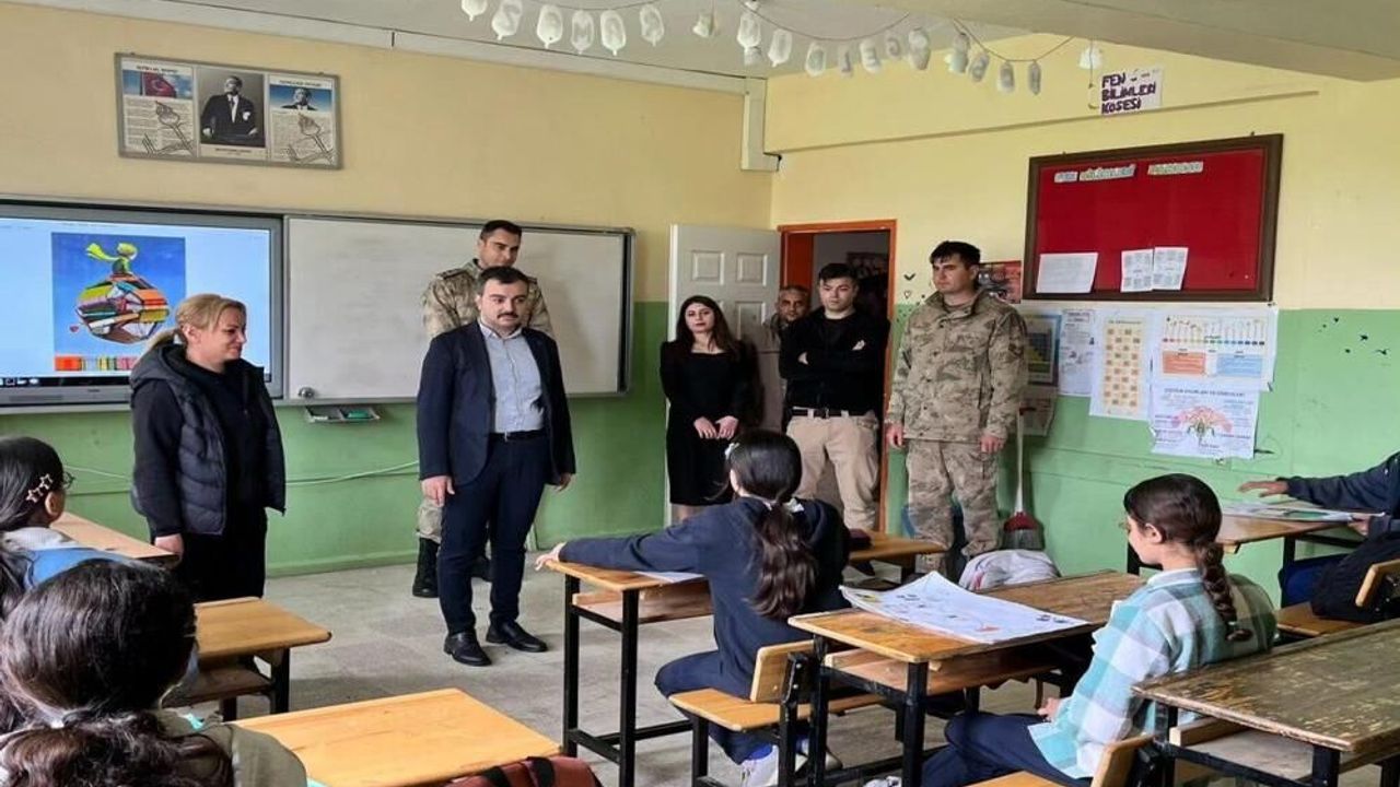 Kaymakamı Atış, Öğrenci Ve Öğretmenlerle Buluştu