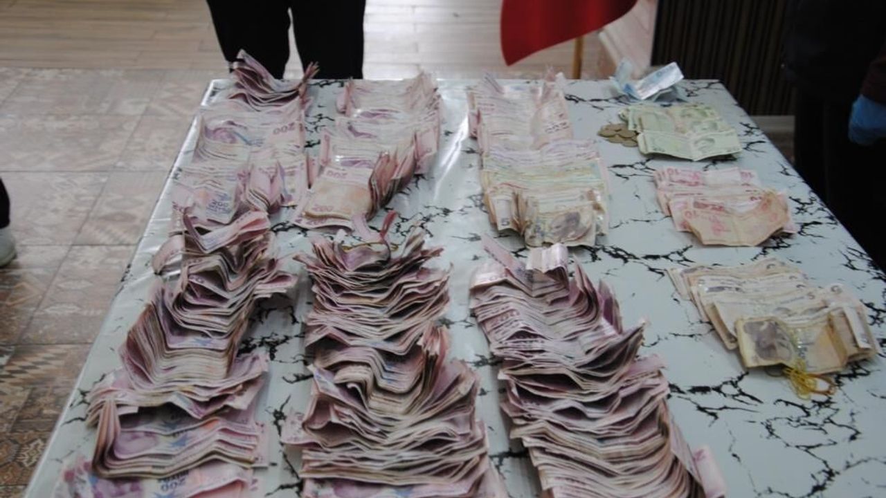 Yakalanan Dilencinin Üzerinden 117 bin 661 lira çıktı