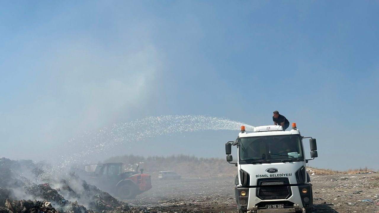 Bismil Belediyesi Çöplük Alanındaki Dumanlara Müda