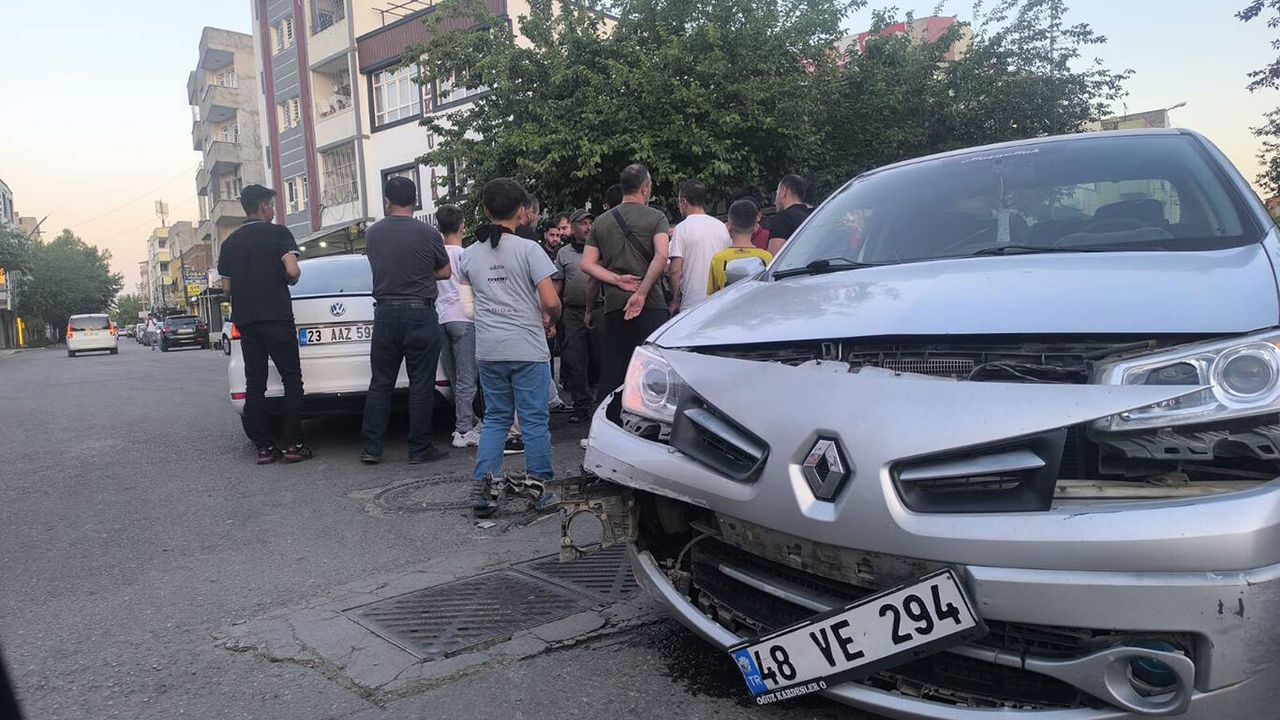 Batman’da Kavşakta Kaza: İki Otomobilde Hasar Oluştu