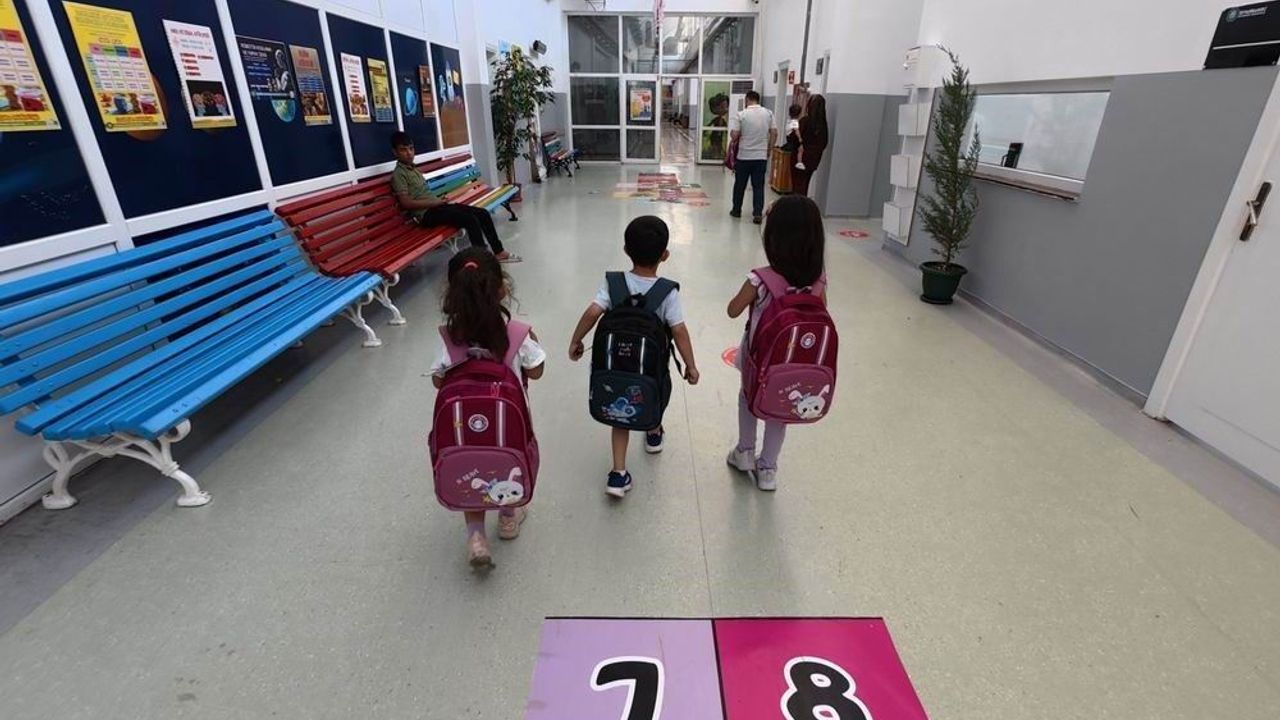 Büyükşehir Belediyesi'nden Öğrencilere Çanta ve Kırtasiye Ya
