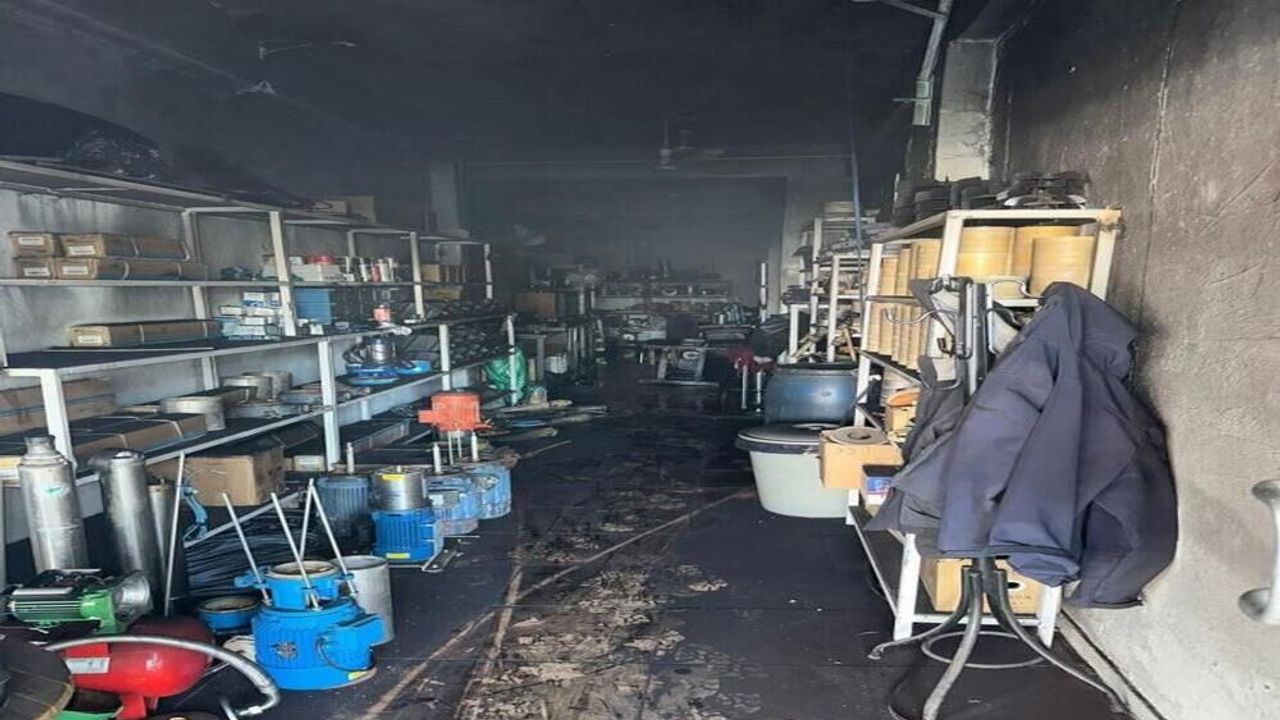 Diyarbakır'da Çıkan Yangında Bir İş Yeri Küle Döndü