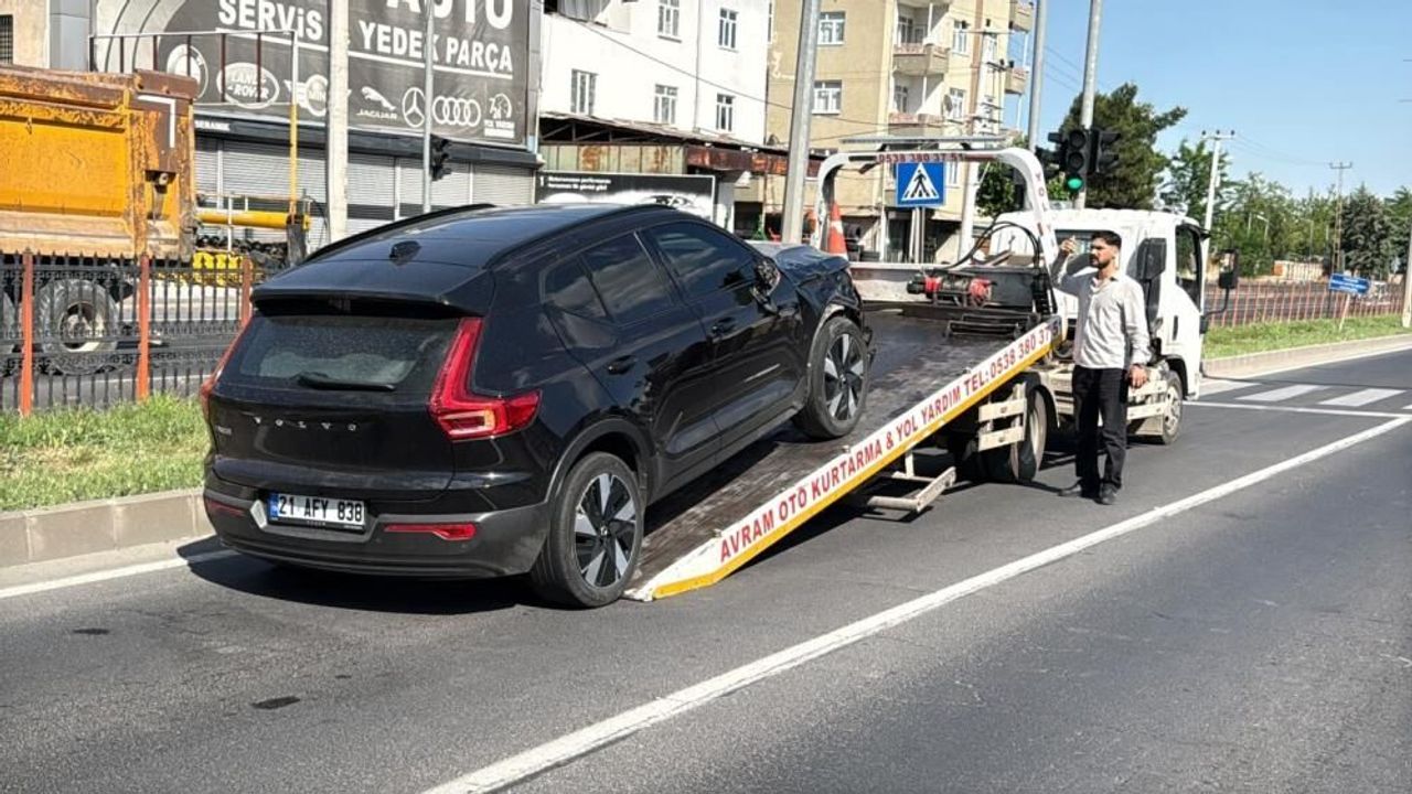 Diyarbakır’da Karşıya Geçmek İsteyen Yayaya Araç Çarptı: Ağı