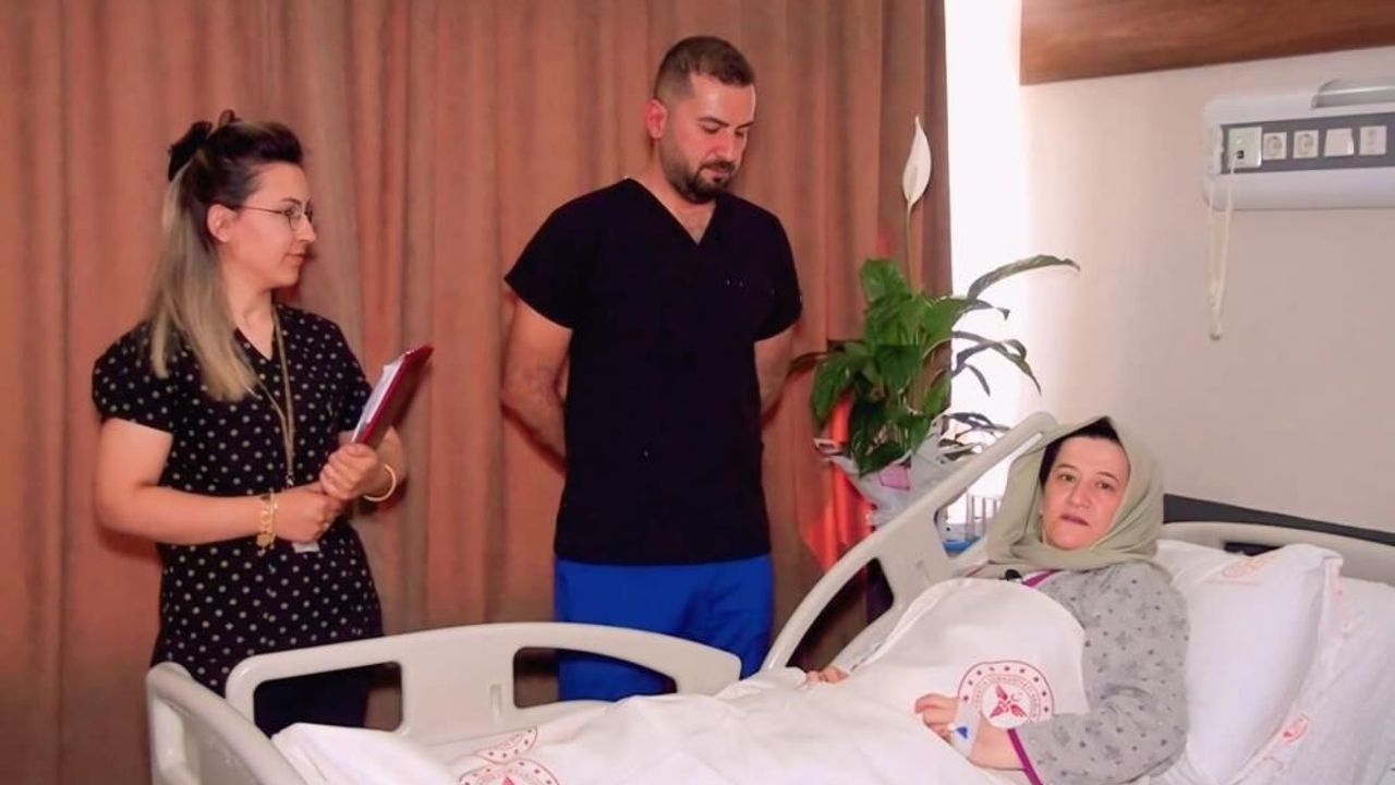 Karın Ağrısı İle Gitti, 29 Santimetrelik Miyom Çıkarıldı