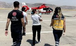 Boğazına Çengelli İğne Kaçan Bebek, Helikopterle Tedavi İçin Şanlıurfa'ya Nakledildi