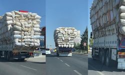 Diyarbakır’da brandasız aşırı saman yüklü kamyon trafikte tehlike saçtı