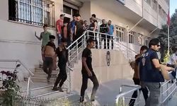 Minibüsü terk edip kaçtı: 23 düzensiz göçmen yakalandı