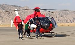 Kanser şüphesi taşıyan kadın ambulans helikopterle Diyarbakır'a sevk edildi