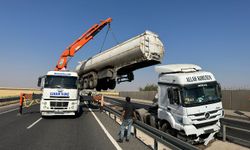 Tır Sürücüsünün Kontrolünü Yitirmesiyle Refüje Kanalına Girdi