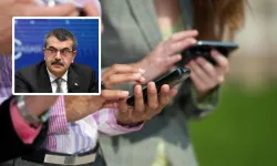 Öğrencilerin derse telefon ile girmesi yasaklandı!