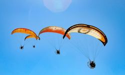 Van'da yamaç paraşütü ile paramotor şampiyonası başladı