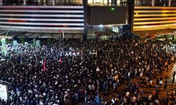 Diyarbakır'da  binlerce kişi Gazze katliamını protesto için Ceylan AVM önünde toplandı