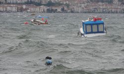 Kocaeli'de 7 Balıkçı Teknesi Fırtına Sebebiyle Alabora Oldu