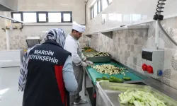 Mardin Büyükşehir Belediyesinden, İhtiyaç Sahiplerine Sıcak Yemek Yardımı