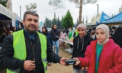 Küçük kız çocuğu kumbarasında biriktirdiği parayı Gazze'ye bağışladı