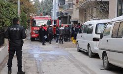 Evde çıkan yangında bebek öldü, 3 yaşındaki ağabeyi ile annesi ağır yaralandı