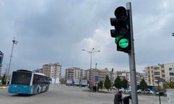 Şanlıurfa'da trafik ışıklarına "Özgür Gazze" "Boykota Devam" yazısı yansıtıldı