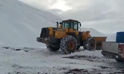 Doğu'da kar nedeniyle kapanan köy yolları ulaşıma açılıyor