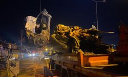 Diyarbakır’da feci kaza! Beton direğe çarpan araç paramparça oldu