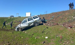 Diyarbakır'da otomobil şarampole devrildi: 4'ü çocuk 6 yaralı