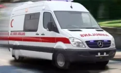 Hasta taşıyan ambulans otomobille çarpıştı: 1'i ağır 7 yaralı
