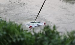 Nehre Uçan Otomobilin Sürücüsü Hayatını Kaybetti