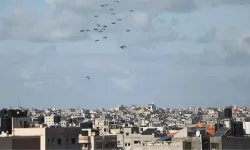 Gazze'de havadan yardım faciaya dönüştü! 18 ölü