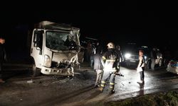 Kilis’te TIR ile kamyonet kafa kafaya çarpıştı: Yaralılar var