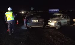 Son dakika! Diyarbakır'da iki otomobil çarpıştı! 1 ölü, 3 yaralı
