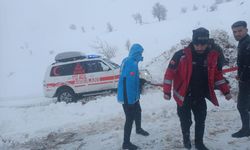 Valilik duyurdu! Siirt'te karda mahsur kalan vatandaşlar kurtarıldı