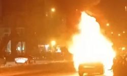 Mardin’de park halindeki otomobil alev alev yandı