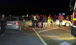 Muş'ta 2 otomobil çarpıştı: 9 yaralı