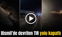 Diyarbakır Bismil yolunda enine devrilen tır yolu kapattı