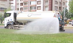 Diyarbakır’da 7 araçla sulama çalışmaları başladı