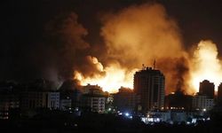 HAMAS ateşkesi kabul ettiğini açıklarken işgalci israil Refah'a saldırdı