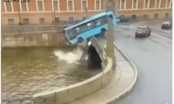Yolcu otobüsü nehre düştü: Ölü ve yaralılar var