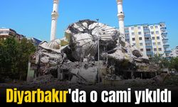 Diyarbakır'da ağır hasarlı cami yıkıldı