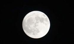 Ay’ın dolunay halinden kartpostallık görüntüler...