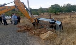 Diyarbakır’da şarampole devrilen araçları belediye ekipleri kurtardı