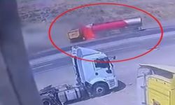 Dehşet kaza! Tanker alev aldı, şoför yanarak öldü! Kaza kamerada...