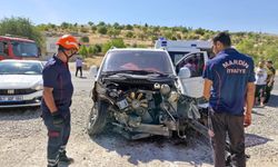 Mardin’de kamyonet ile hafif ticari araç çarpıştı: 2 yaralı